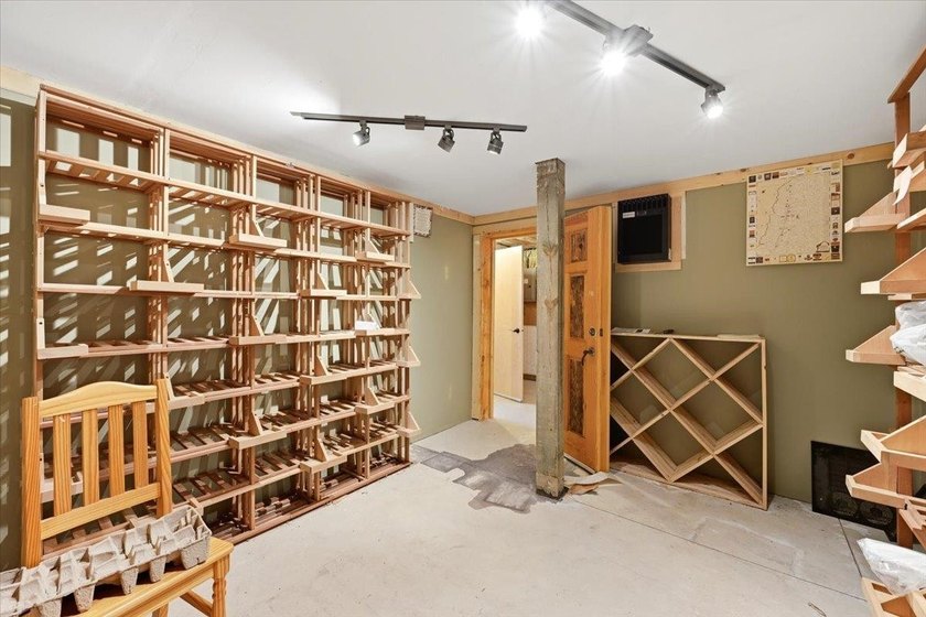 Listed by Jeff Lawler &amp; Lori Barnett at Engel &amp; Volkers Black - photo 19