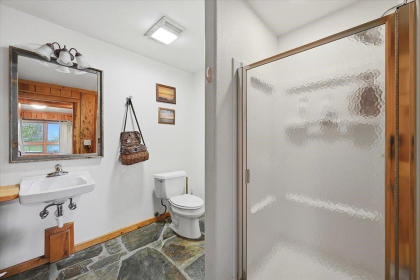 Listed by Jeff Lawler &amp; Lori Barnett at Engel &amp; Volkers Black - photo 25
