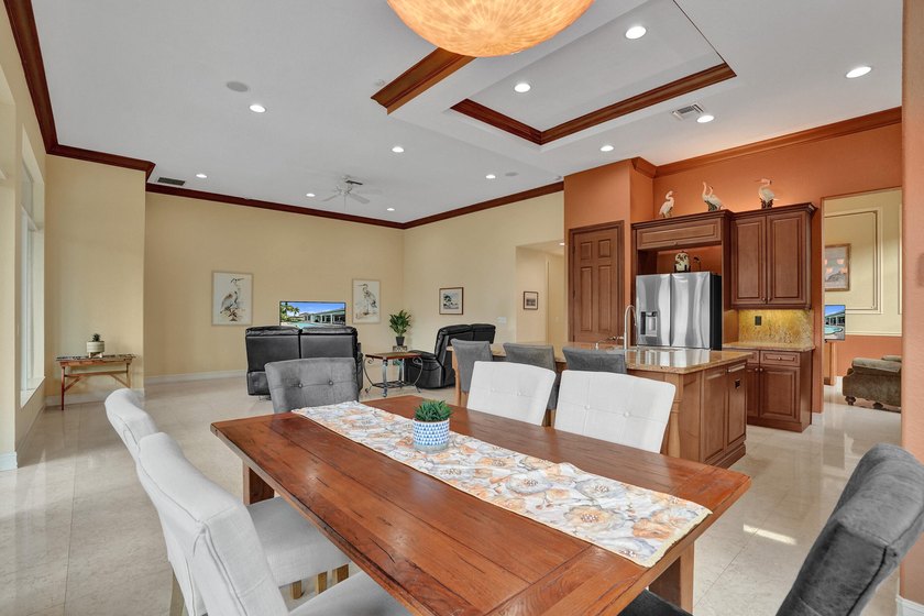 Welcome to this beautiful tranquil, lake front/pool beauty, 3 - photo 27