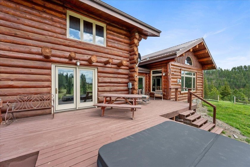 Listed by Jeff Lawler &amp; Lori Barnett at Engel &amp; Volkers Black - photo 28