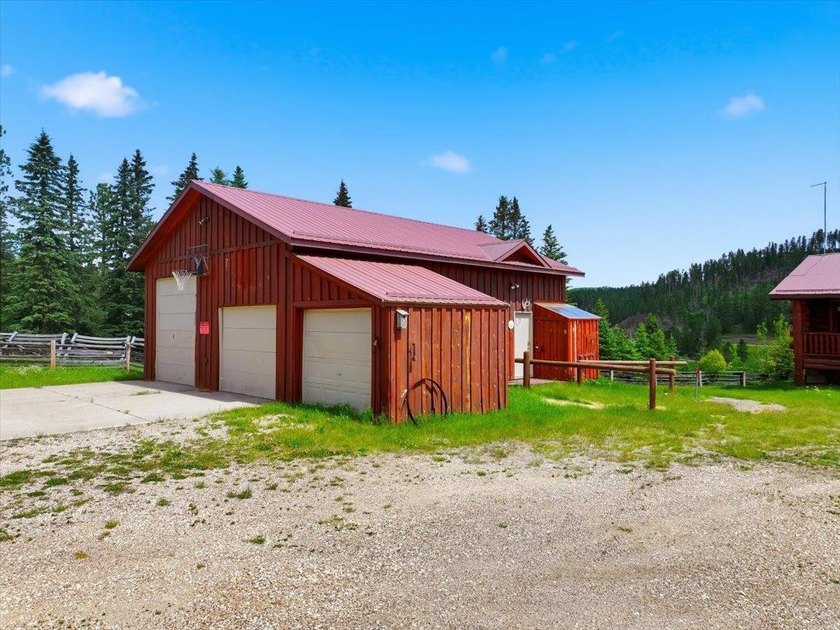 Listed by Jeff Lawler &amp; Lori Barnett at Engel &amp; Volkers Black - photo 31