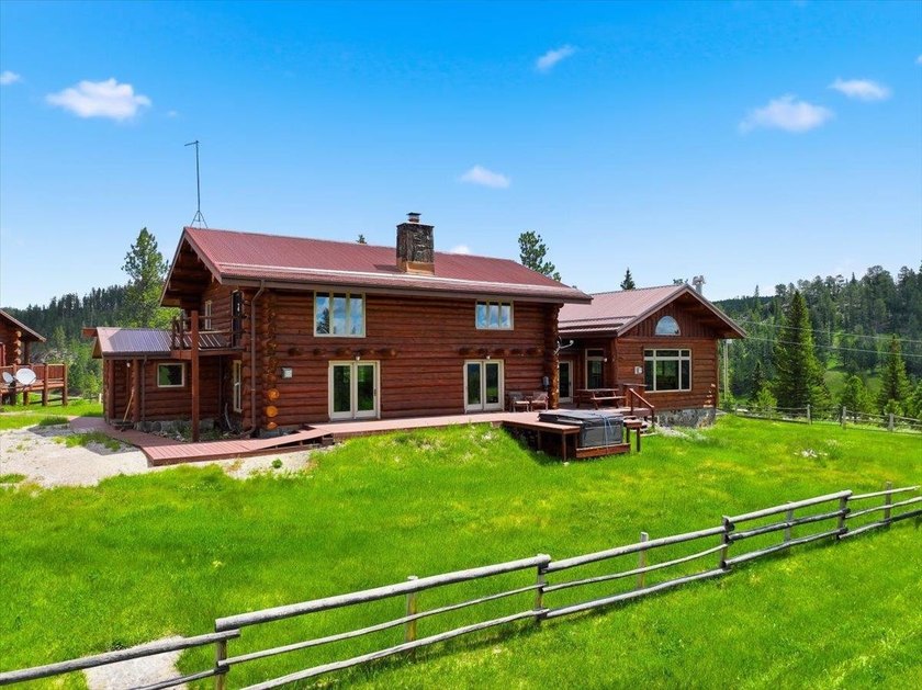 Listed by Jeff Lawler &amp; Lori Barnett at Engel &amp; Volkers Black - photo 33