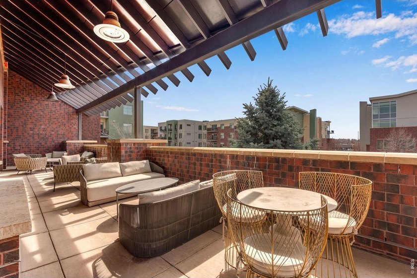 Welcome to a special Peloton West luxury condo - arguably the - photo 35