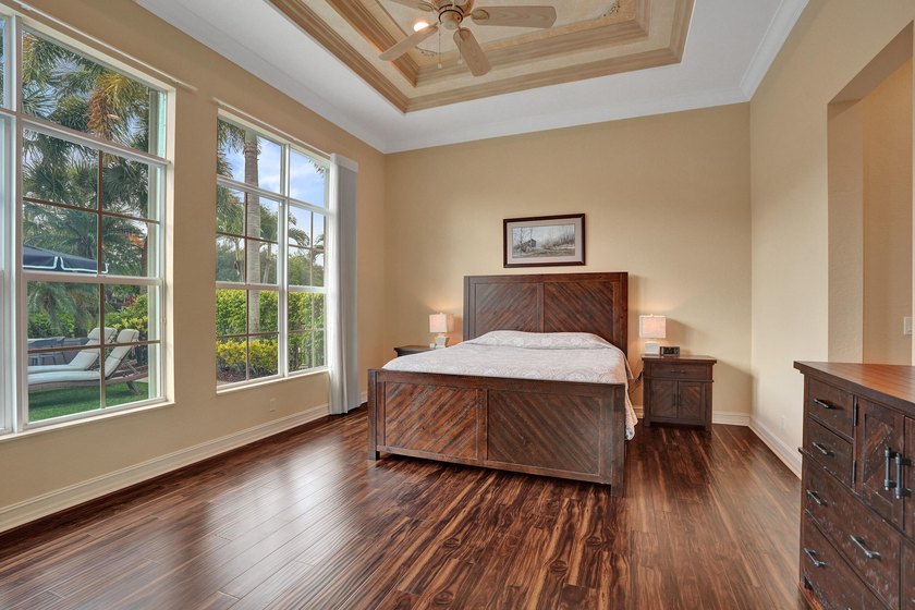 Welcome to this beautiful tranquil, lake front/pool beauty, 3 - photo 35