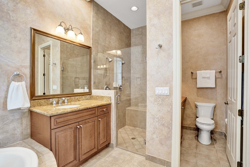 Welcome to this beautiful tranquil, lake front/pool beauty, 3 - photo 43