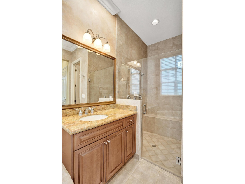 Welcome to this beautiful tranquil, lake front/pool beauty, 3 - photo 44