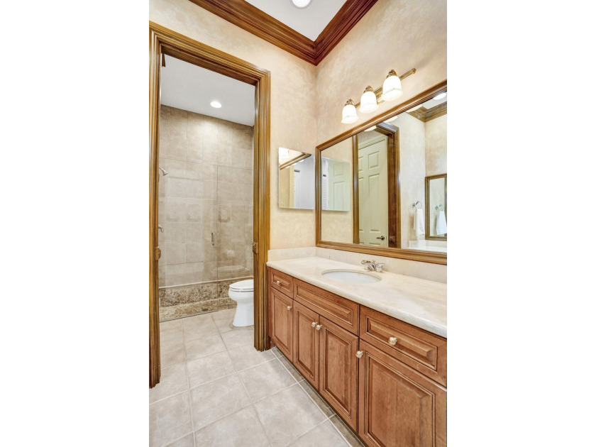 Welcome to this beautiful tranquil, lake front/pool beauty, 3 - photo 50