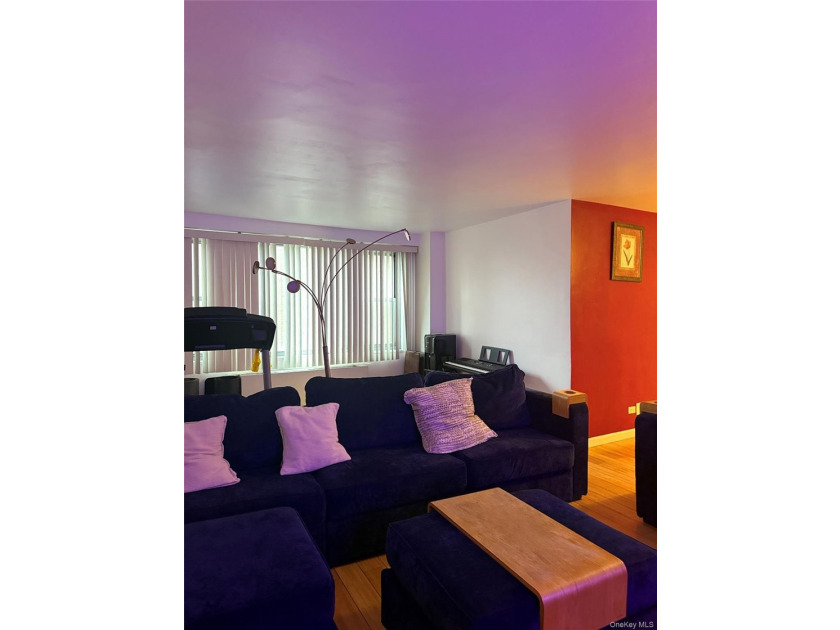 Welcome to this very spacious 3-bedroom co-op apartment located - photo 6