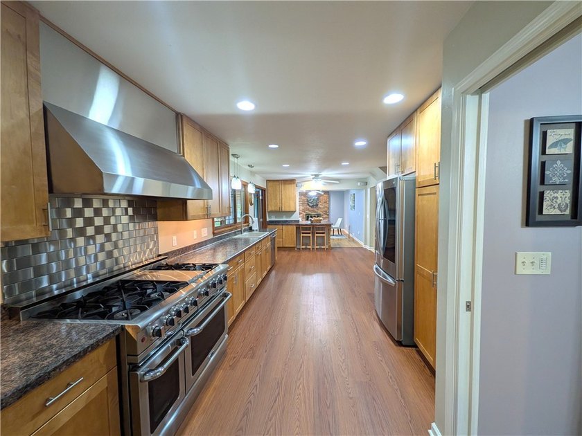 Welcome to this spacious and thoughtfully designed home that - photo 3