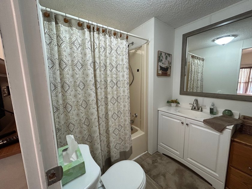 Welcome to 272 Daffodil Drive, an elegant and inviting residence - photo 21