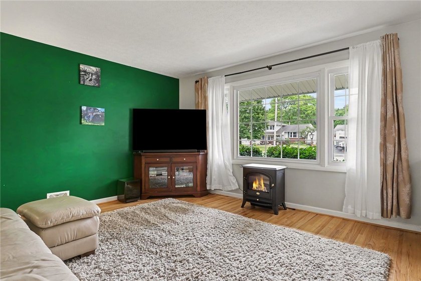 Imagine coming home to peaceful wooded views, no rear neighbors - photo 4
