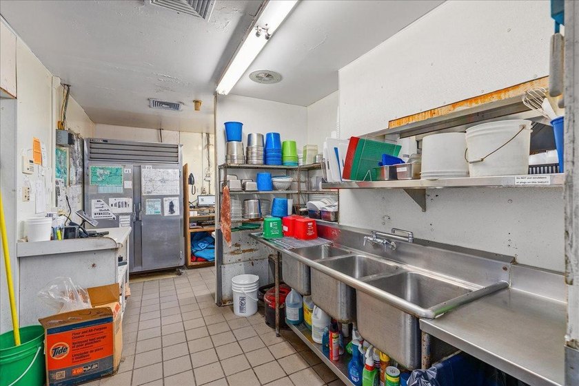 Here's your chance to own a versatile commercial property in a - photo 18