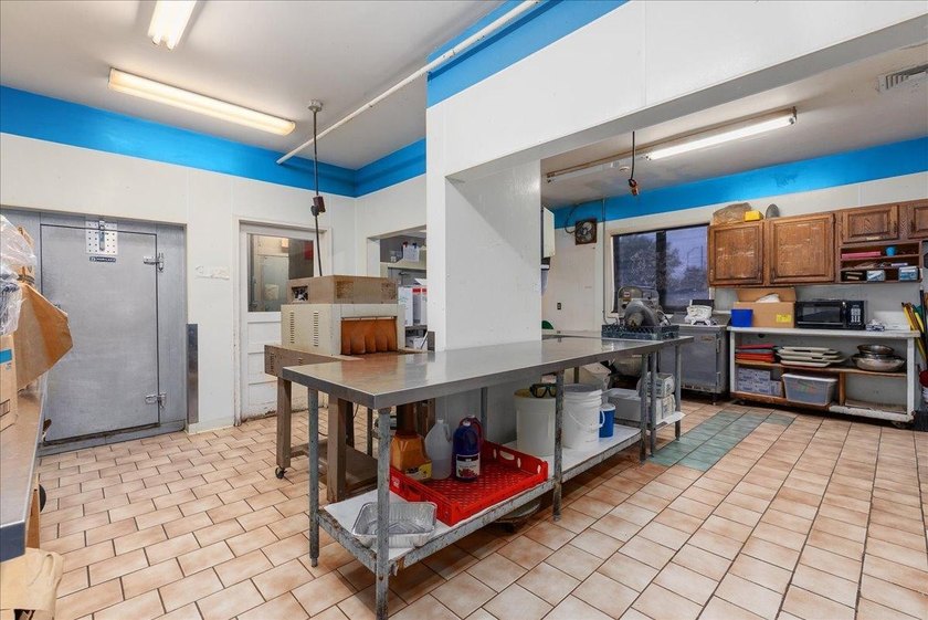 Here's your chance to own a versatile commercial property in a - photo 19
