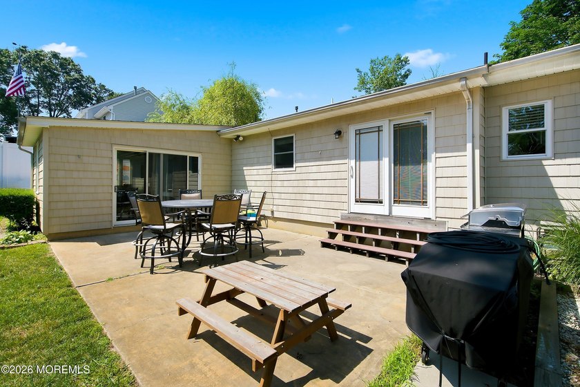 Welcome to this beautifully updated 3-bedroom 2 bath ranch in - photo 22