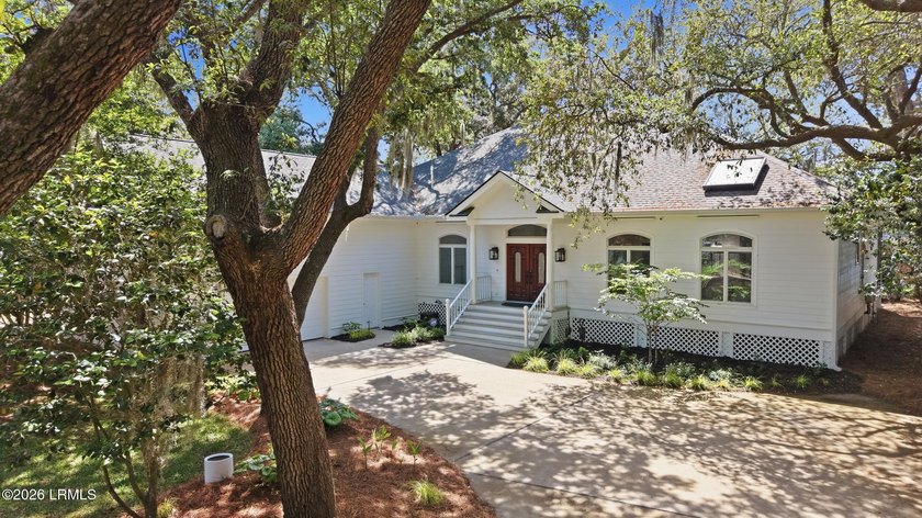 Ooo la la! Newly Renovated, Open Concept and a SHOW STOPPER! - photo 2