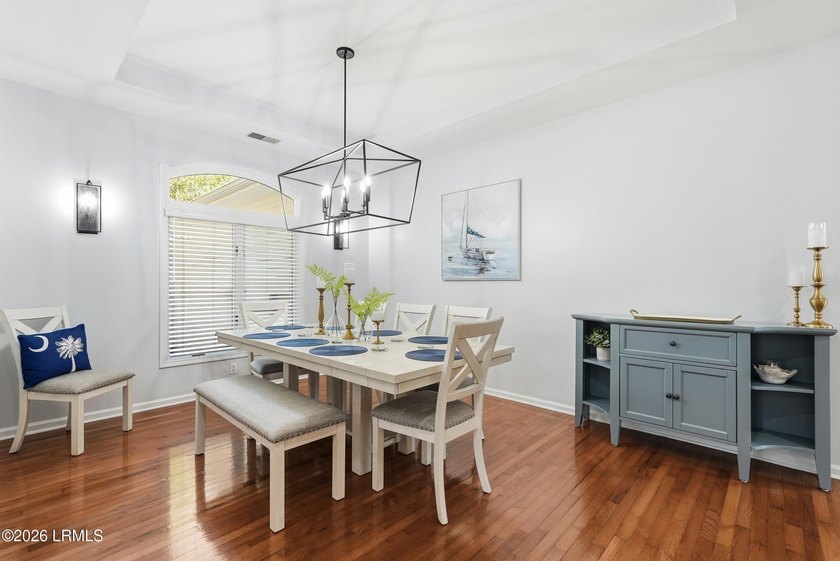 Ooo la la! Newly Renovated, Open Concept and a SHOW STOPPER! - photo 9