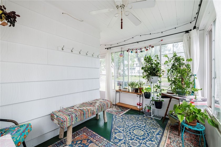 Welcome to 98 Wimbledon Road, where timeless architecture - photo 4