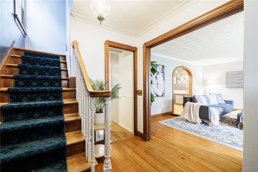 Welcome to 98 Wimbledon Road, where timeless architecture - photo 5