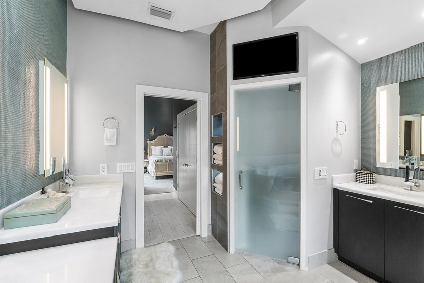 Welcome to this exceptional, fully upgraded 3-bedroom, 3.5-bath - photo 21