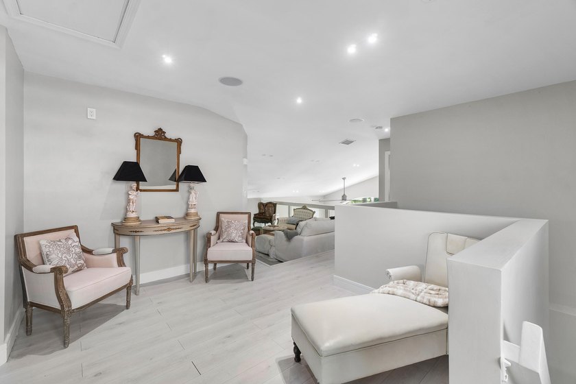 Welcome to this exceptional, fully upgraded 3-bedroom, 3.5-bath - photo 26