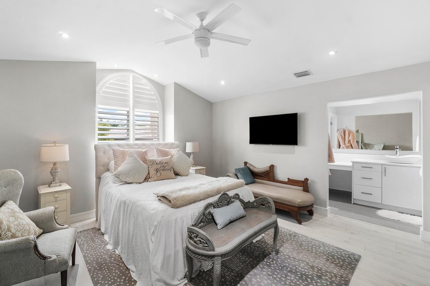 Welcome to this exceptional, fully upgraded 3-bedroom, 3.5-bath - photo 31