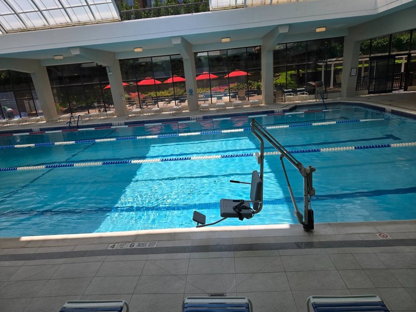 Spectacular Water View! very rare on market. high rise. large - photo 3