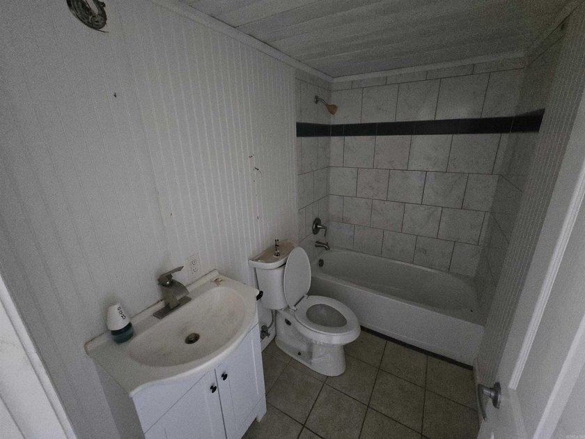 Perfect starter home or investment property. Located close to - photo 18