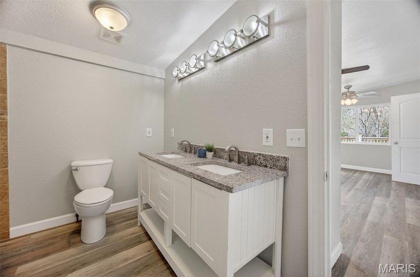 Vaulted ceilings, natural light, and quick lake access. This is - photo 24