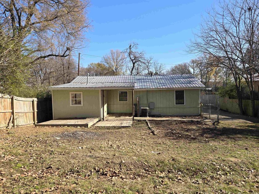 Perfect starter home or investment property. Located close to - photo 29