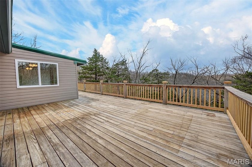 Vaulted ceilings, natural light, and quick lake access. This is - photo 29