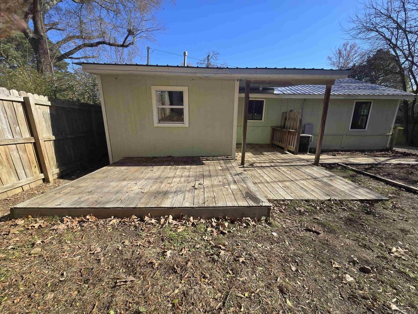Perfect starter home or investment property. Located close to - photo 30