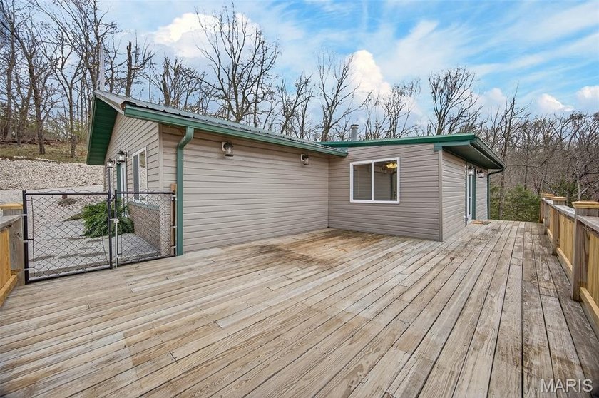 Vaulted ceilings, natural light, and quick lake access. This is - photo 30