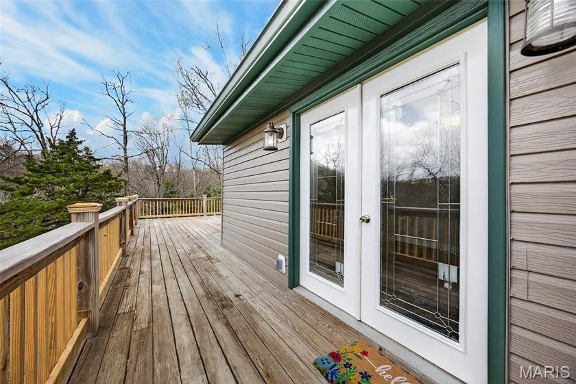 Vaulted ceilings, natural light, and quick lake access. This is - photo 31