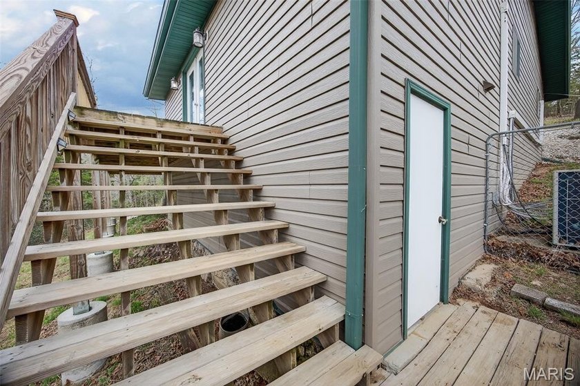 Vaulted ceilings, natural light, and quick lake access. This is - photo 32