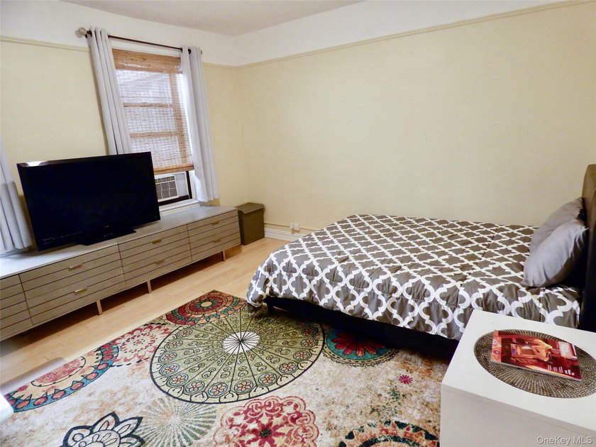 Experience urban living at its finest in this spacious Coop - photo 2