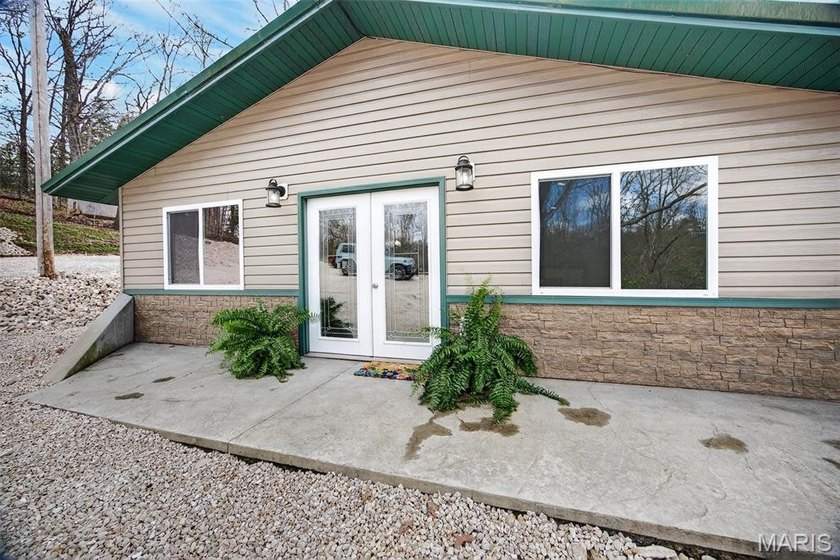 Vaulted ceilings, natural light, and quick lake access. This is - photo 34