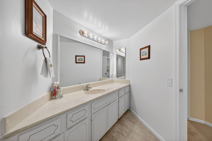 Beautiful 2 bedrrom 2 bath furnished condo in ''Seascape 1'' at - photo 34