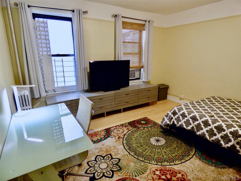 Experience urban living at its finest in this spacious Coop - photo 5