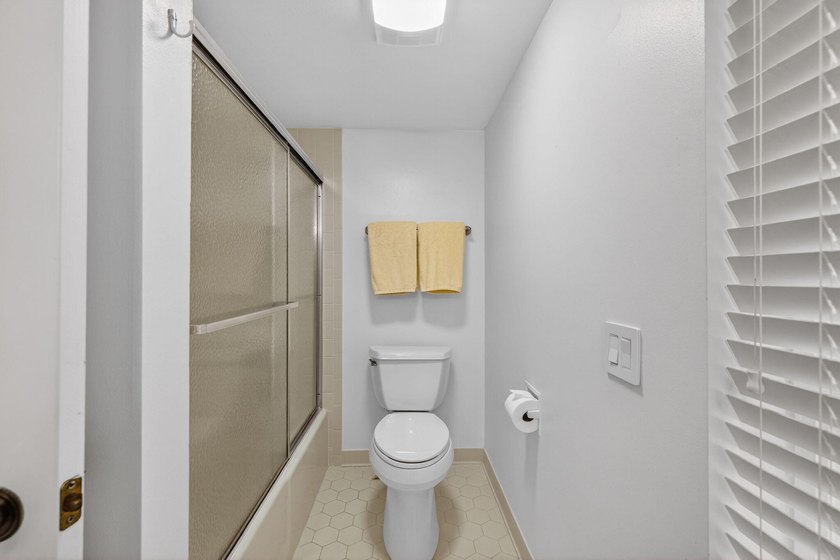Beautiful 2 bedrrom 2 bath furnished condo in ''Seascape 1'' at - photo 35