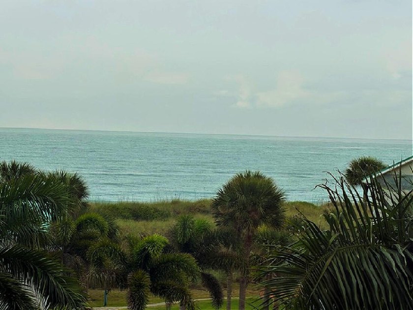 Beautiful 2 bedrrom 2 bath furnished condo in ''Seascape 1'' at - photo 36