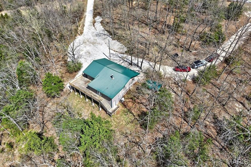 Vaulted ceilings, natural light, and quick lake access. This is - photo 41