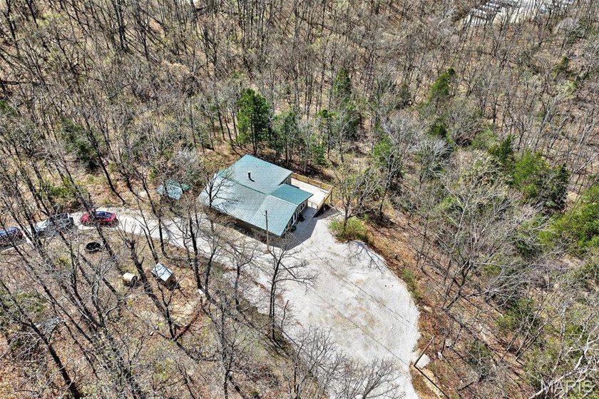 Vaulted ceilings, natural light, and quick lake access. This is - photo 44