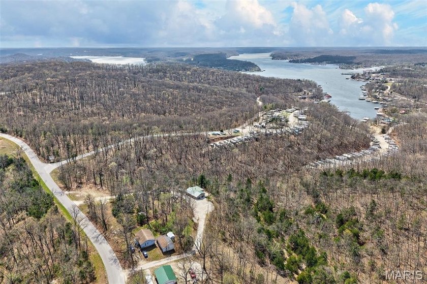 Vaulted ceilings, natural light, and quick lake access. This is - photo 46