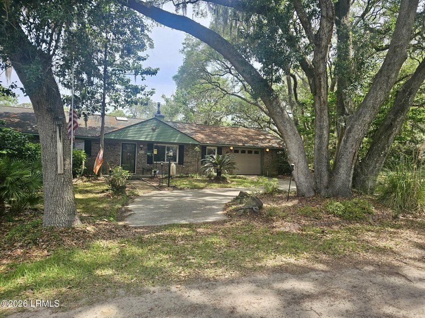 This property is a one story ranch style home. Has a huge - photo 4