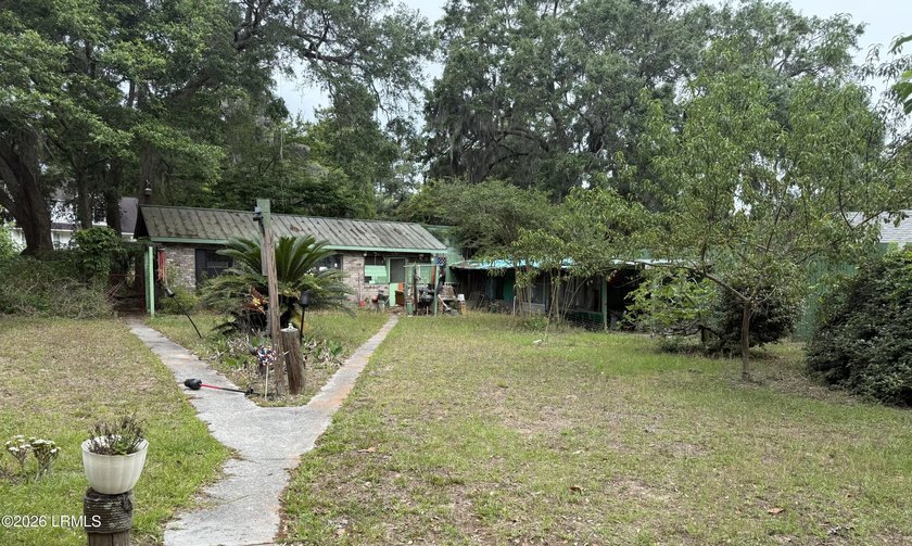 This property is a one story ranch style home. Has a huge - photo 5