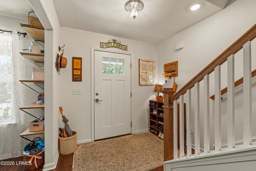 Beautifully maintained 3-Bedroom 2.5 Bath home with a dedicated - photo 4