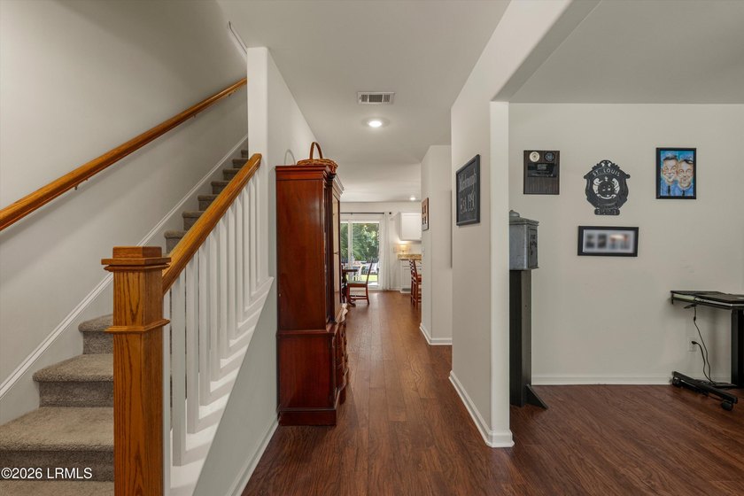 Beautifully maintained 3-Bedroom 2.5 Bath home with a dedicated - photo 5