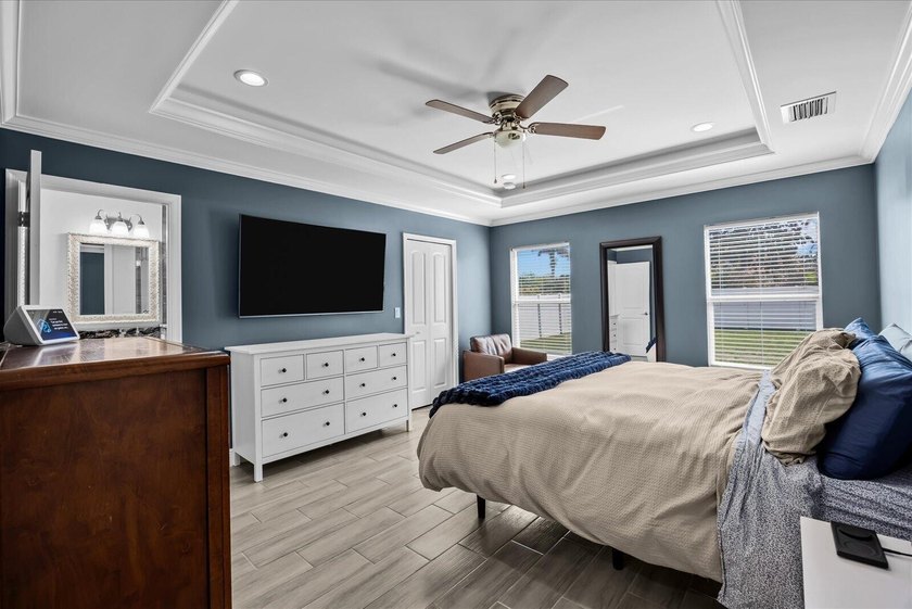 NO HOA! LIKE NEW! Built in 2023, this beautifully upgraded 4-bed - photo 11