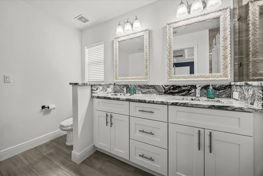 NO HOA! LIKE NEW! Built in 2023, this beautifully upgraded 4-bed - photo 13