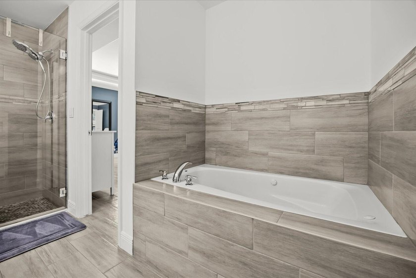 NO HOA! LIKE NEW! Built in 2023, this beautifully upgraded 4-bed - photo 15